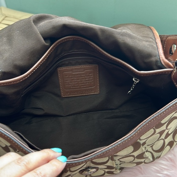 Coach Vintage Tan and Brown Signature Shoulder Bag - Picture 11 of 16